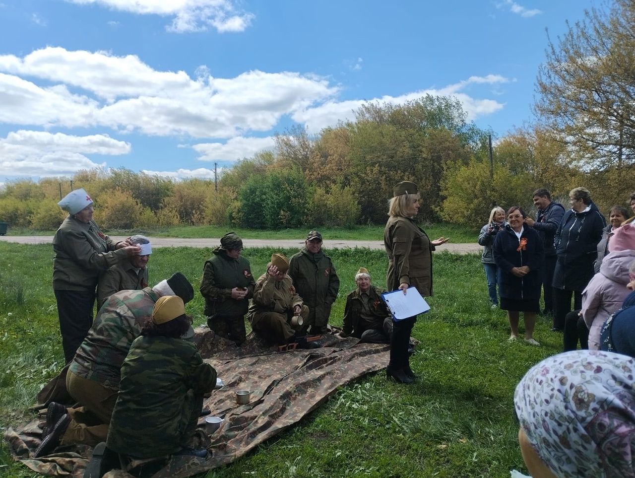 В саратовском селе тружеников тыла поздравили с Днем Победы стихами и песнями